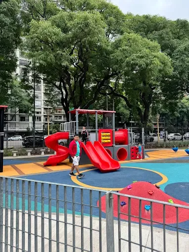 Plaza Estado Plurinacional de Bolivia: ¡diversión al aire libre en Palermo!