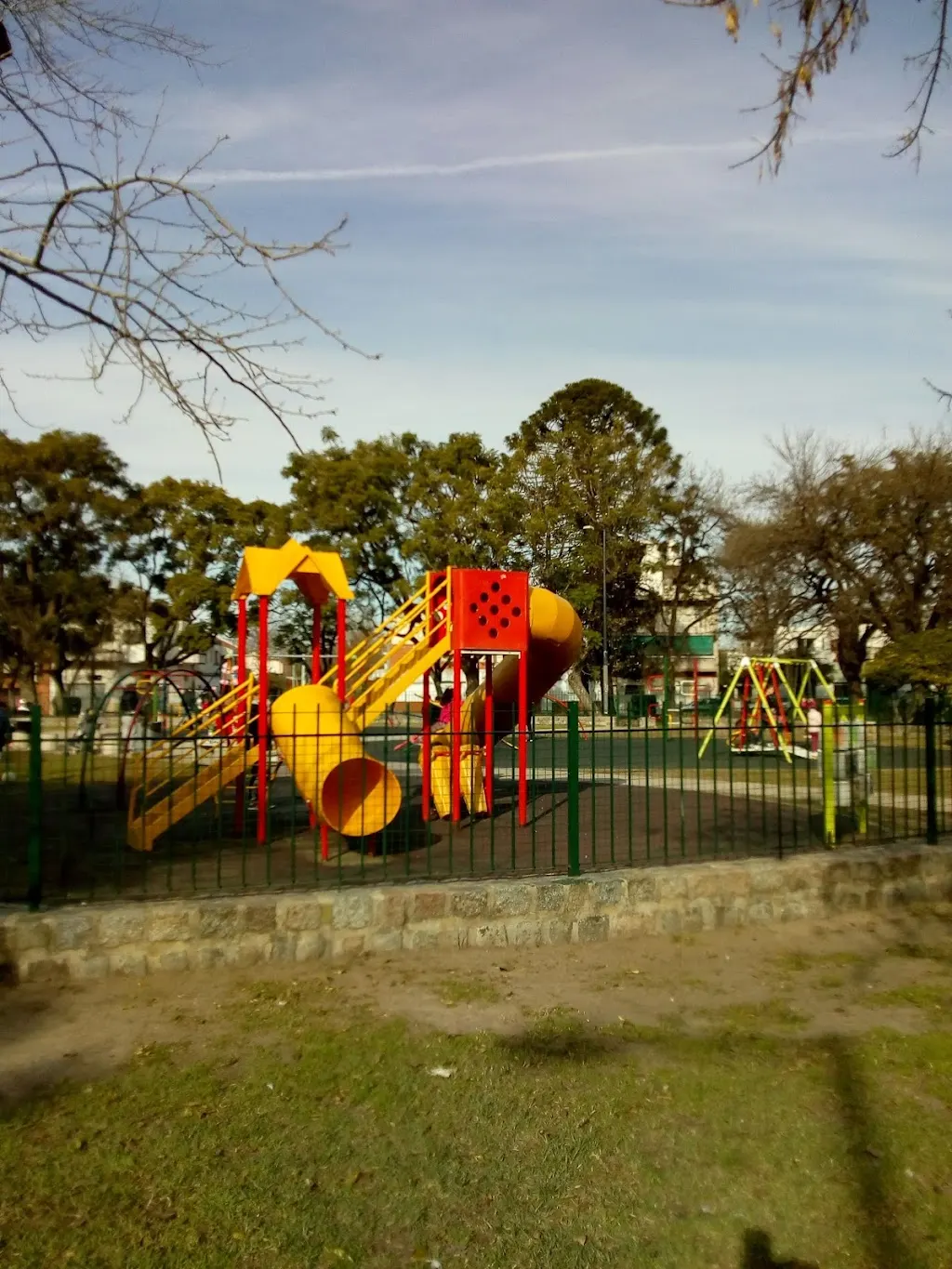 Plazas de CABA con juegos para disfrutar la tarde de otoño
