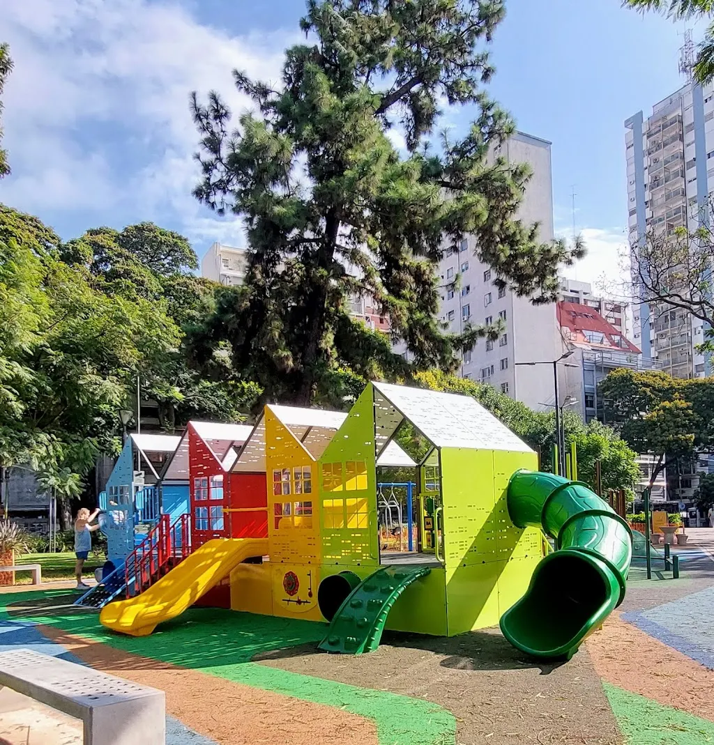 Plazas con juegos en Palermo para bebés y niños