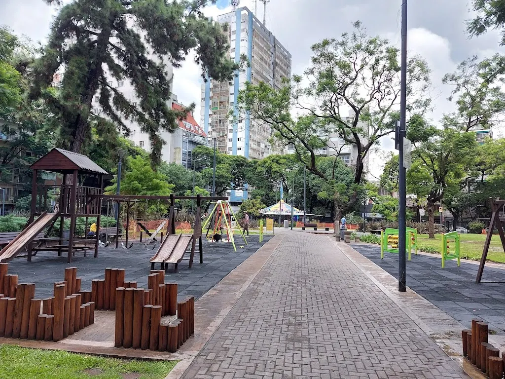 Plazas con juegos en Palermo para bebés y niños