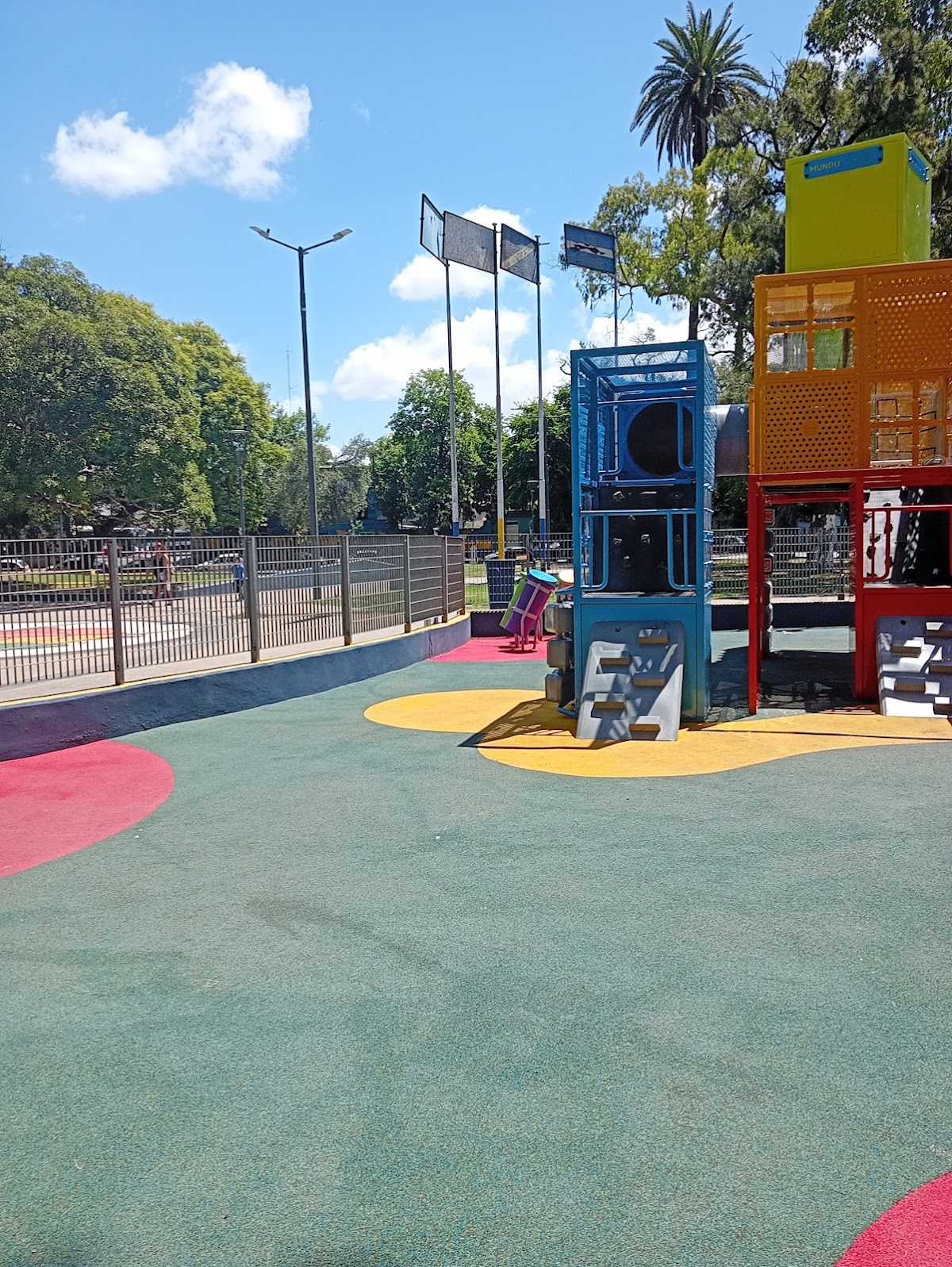 Plazas de CABA con juegos para disfrutar la tarde de otoño