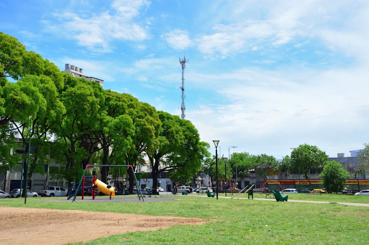 Plaza del Sapo (Parque Vuelta de Obligado): Diversión gratis al aire libre en Parque Patricios