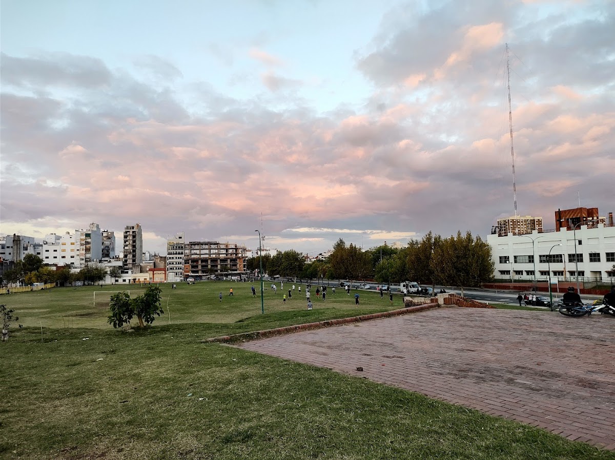 Plaza del Sapo (Parque Vuelta de Obligado): Diversión gratis al aire libre en Parque Patricios