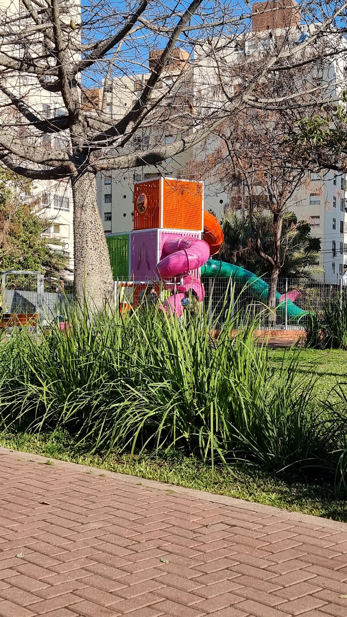Plazas con juegos para peques en CABA y Zona Norte para disfrutar este finde