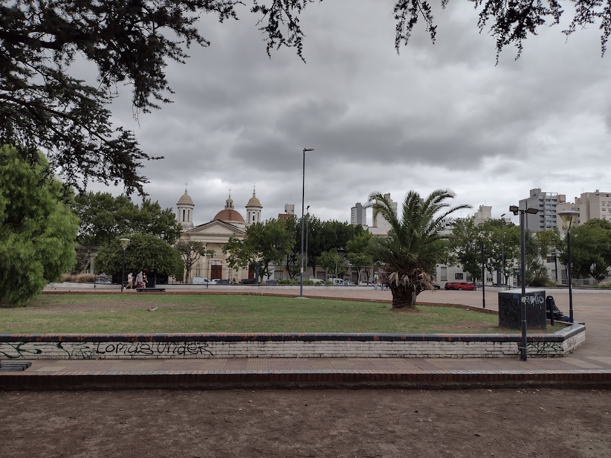 Plaza Grigera en Lomas: Diversión al aire libre y gratis