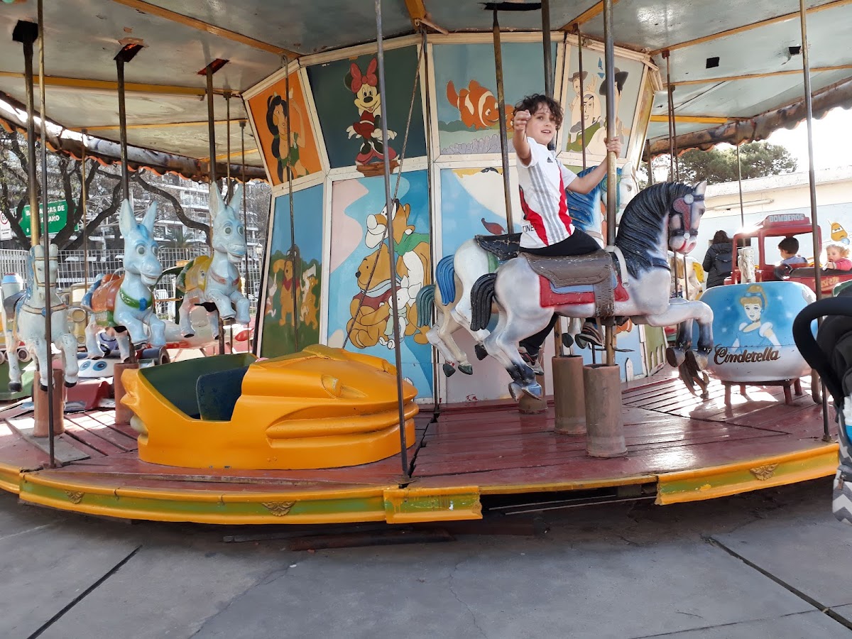 Plaza Estado Plurinacional de Bolivia: ¡diversión al aire libre en Palermo!